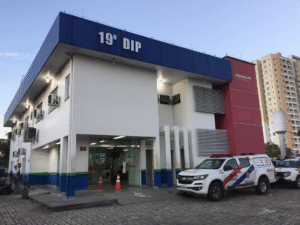 Leia mais sobre o artigo Condenado por decapitar mulher é preso após denúncia de cheiro de droga em apartamento em Manaus