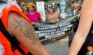 Leia mais sobre o artigo Em protesto pacífico, indígenas Munduruku cobram participação na COP30