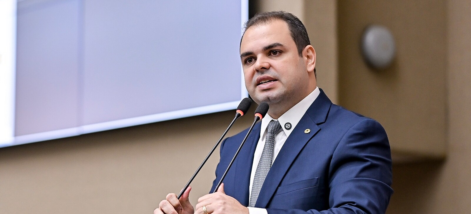 No momento, você está visualizando Deputado do AM propõe notificação obrigatória de golpes digitais