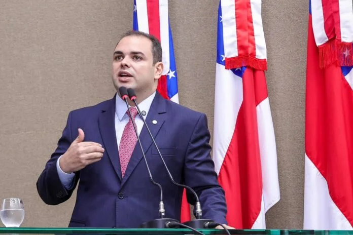 No momento, você está visualizando Projeto de Roberto Cidade fortalece combate a crimes virtuais no Amazonas