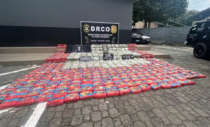 Leia mais sobre o artigo Cerca de 700 kg de cocaína são apreendidos após confronto no Rio Solimões, no Amazonas