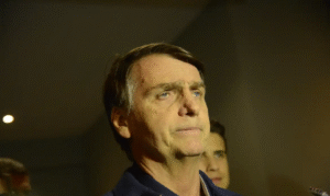 Leia mais sobre o artigo Defesa de Bolsonaro pede prisão domiciliar humanitária ao STF