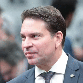 Ex-chefe da Abin, Ramagem leva segredos de Estado ao fugir para os EUA