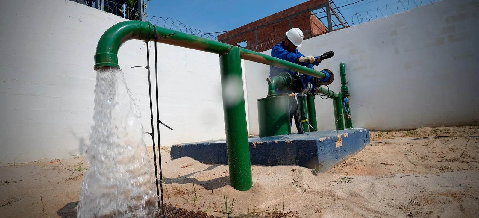 Manaus desperdiça 113 piscinas olímpicas de água tratada por dia