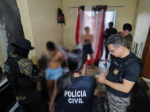 Leia mais sobre o artigo Pai é preso suspeito de estuprar filha em Manaus: ‘Mãe sentia prazer ao saber dos abusos’, diz delegada