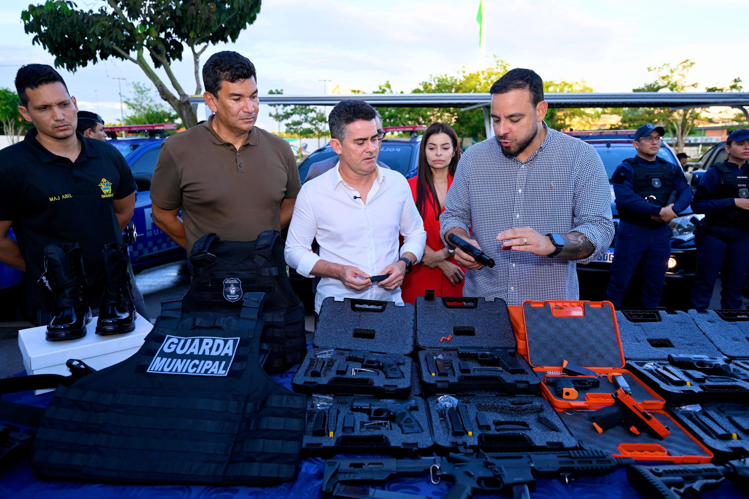No momento, você está visualizando David Almeida entrega novos armamentos e coloca Manaus na liderança nacional em segurança municipal