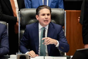 Leia mais sobre o artigo Câmara aprova projeto que reduz penas de Bolsonaro e condenados por tentativa de golpe