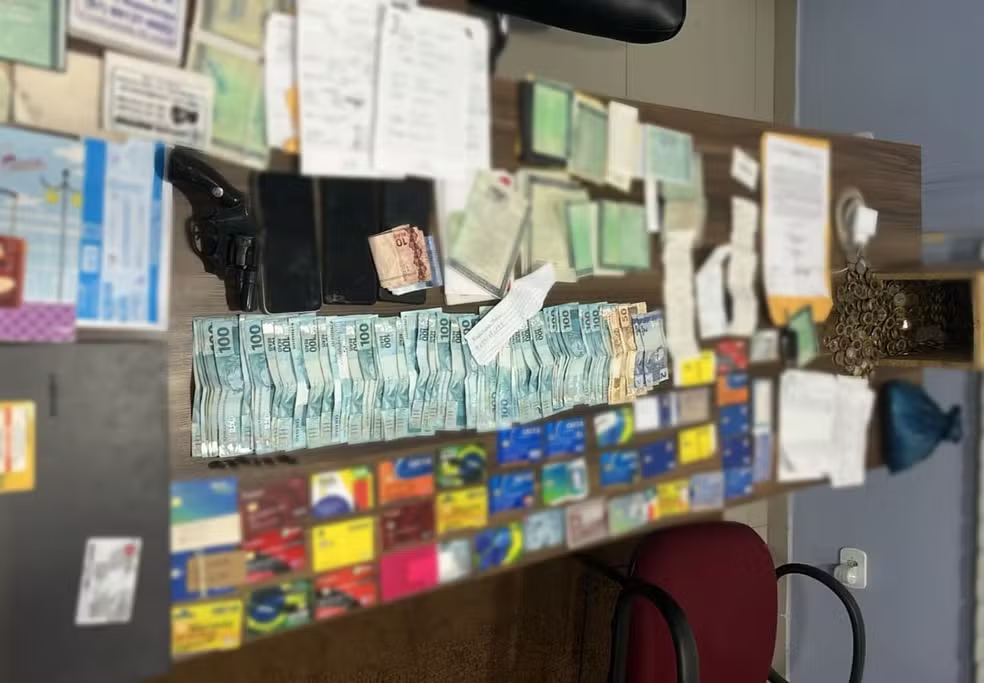 No momento, você está visualizando Homem é preso por extorsão e agiotagem com R$ 9 mil e armas no AM