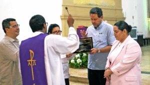 Leia mais sobre o artigo Em Manaus, empresário Orlando Coimbra é homenageado com título ‘Amigo da Catedral’