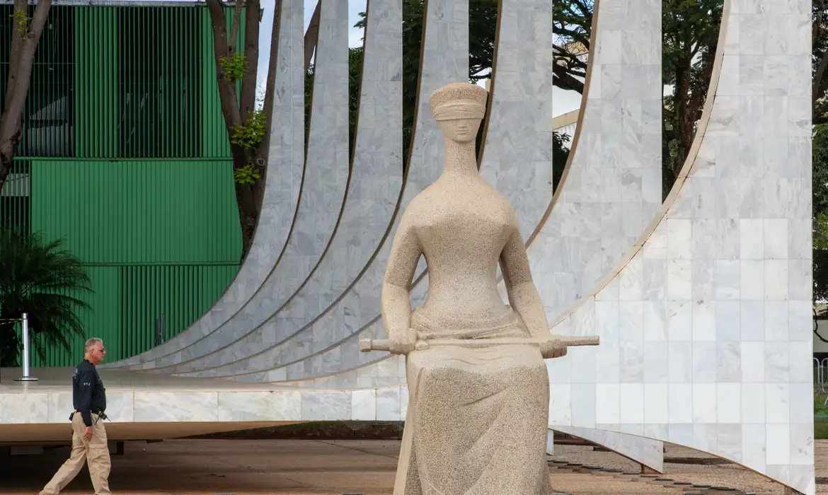 No momento, você está visualizando Defesa de Bolsonaro volta a pedir prisão domiciliar