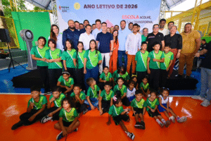 Leia mais sobre o artigo Prefeito David Almeida abre ano letivo de 2026 na zona ribeirinha e reafirma a educação como instrumento de transformação na Amazônia