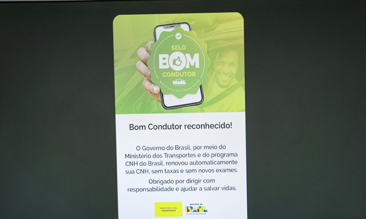 No momento, você está visualizando Renovação automática de CNH beneficia 300 mil na primeira semana