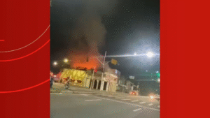 Leia mais sobre o artigo Incêndio atinge tradicional Bar Caldeira na madrugada deste domingo em Manaus