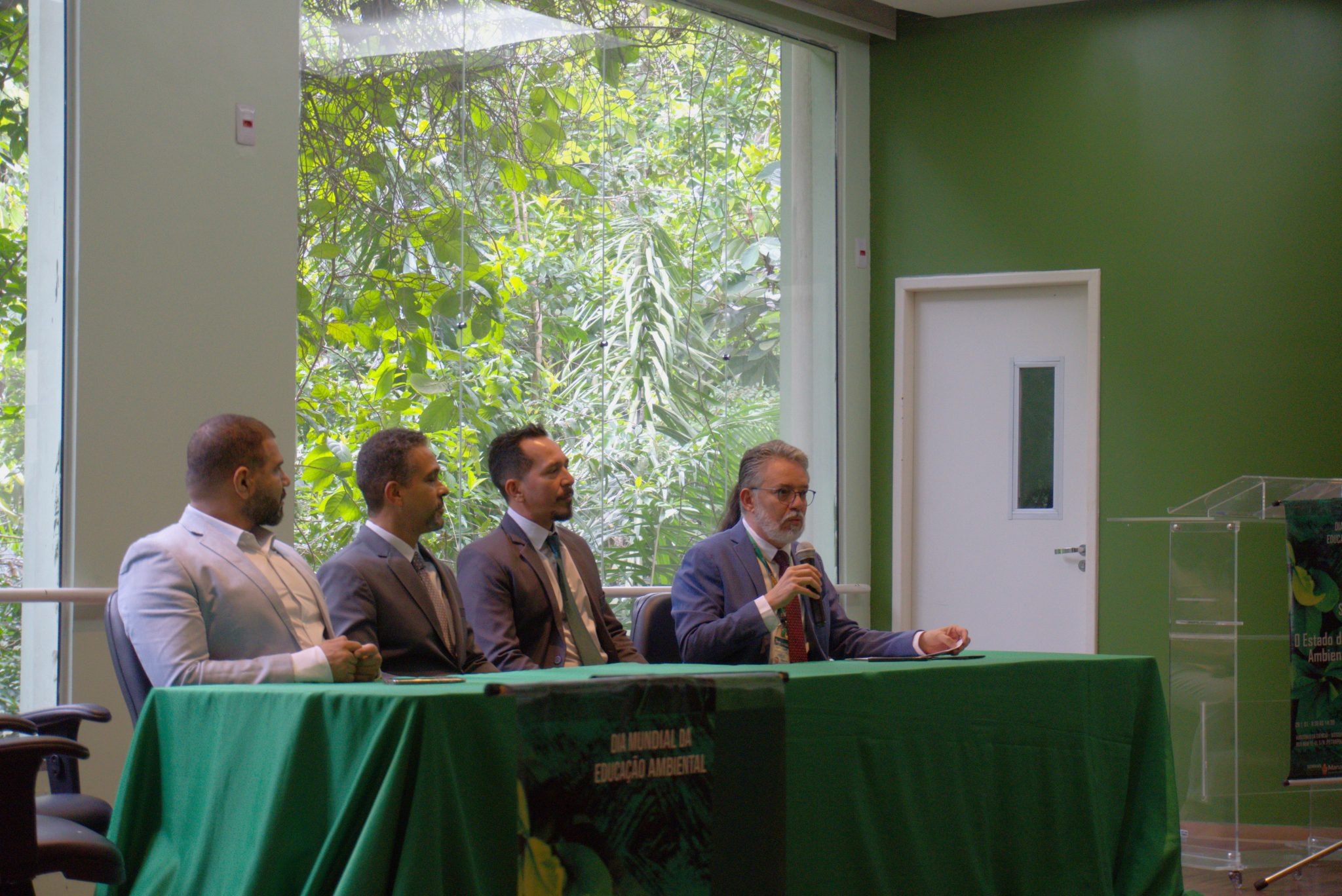 No momento, você está visualizando Prefeitura de Manaus realiza seminário em alusão ao Dia Mundial da Educação Ambiental no Inpa