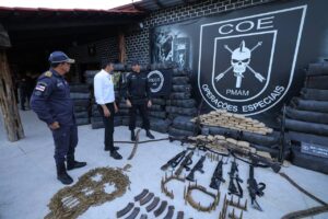 Leia mais sobre o artigo Policia Militar apreende mais de 4 toneladas de drogas e dez armas de grosso calibre em operação no rio Solimões