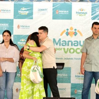 Prefeito entrega 400 kits a gestantes e amplia programa social em Manaus