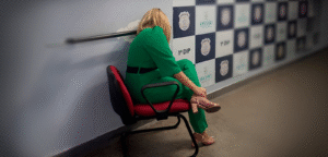 Leia mais sobre o artigo Sob custódia da Polícia Civil, mulher em situação vulnerável é exposta em delegacia do AM