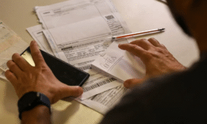 Leia mais sobre o artigo Salário mínimo de R$ 1.621 começa a ser pago nesta segunda