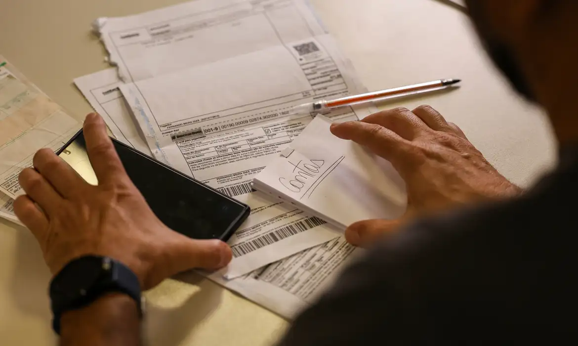 No momento, você está visualizando Salário mínimo de R$ 1.621 começa a ser pago nesta segunda