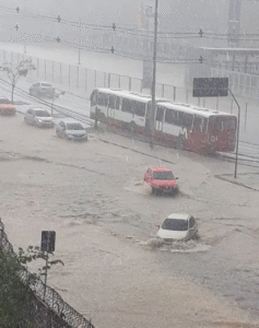 Leia mais sobre o artigo Prefeitura de Manaus alerta para risco severo de chuva intensa nesta sexta-feira