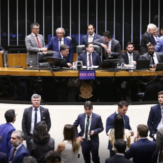 Novo e PL votam contra criação de universidades Indígena e do Esporte