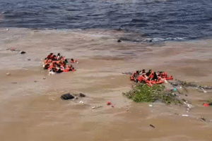 Leia mais sobre o artigo Embarcação afunda e passageiros ficam à deriva no Encontro das Águas em Manaus