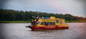 Leia mais sobre o artigo Bombeiros ampliam buscas por sete desaparecidos em naufrágio no Amazonas
