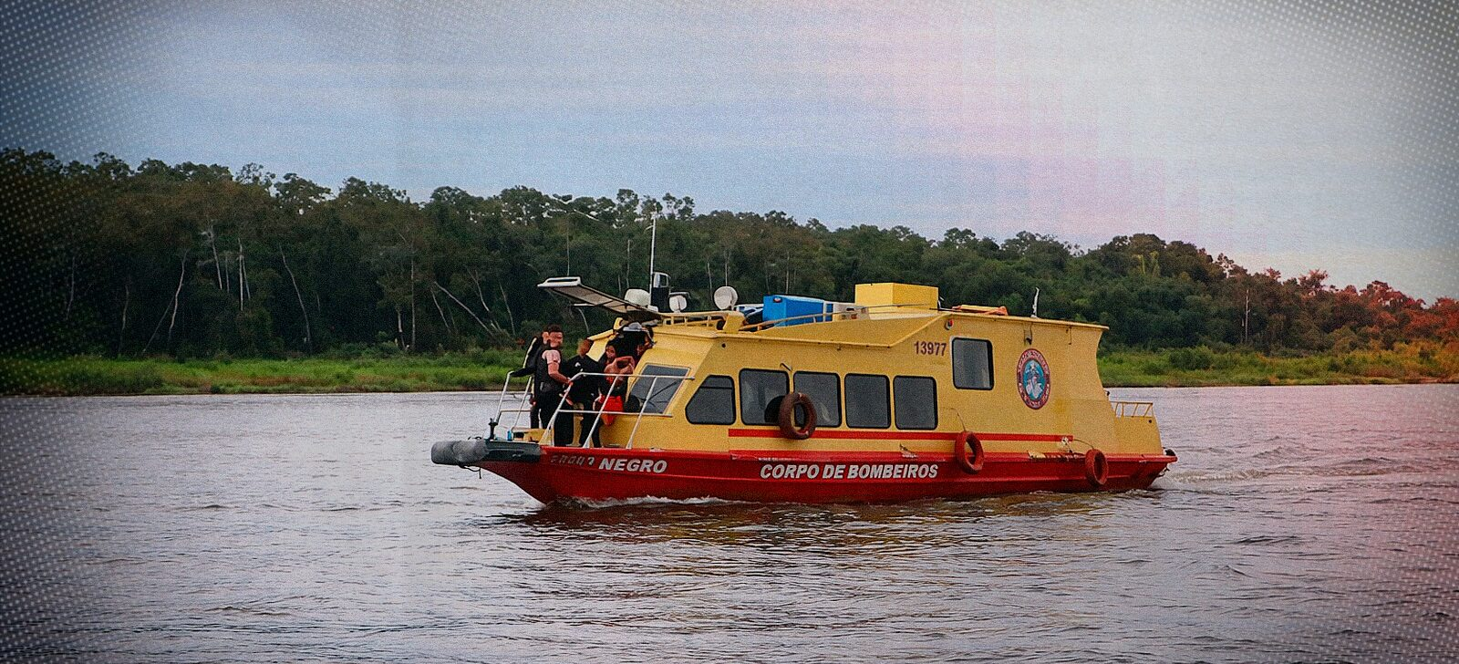 No momento, você está visualizando Bombeiros ampliam buscas por sete desaparecidos em naufrágio no Amazonas