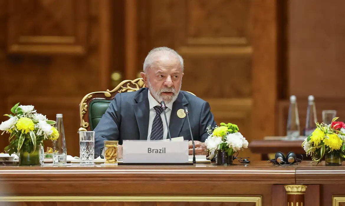 No momento, você está visualizando Na Índia, Lula defende governança global da IA liderada pela ONU