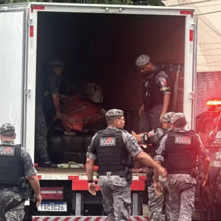 Policiais militares são presos em Manaus com cerca de três toneladas de drogas