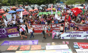 Leia mais sobre o artigo “Parem de nos matar”: exigem mulheres no 8 de março em Brasília