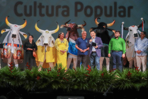 Leia mais sobre o artigo Manaus celebra a força da cultura amazonense em noite de homenagens no Teatro Amazonas