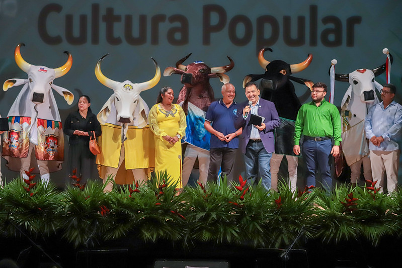No momento, você está visualizando Manaus celebra a força da cultura amazonense em noite de homenagens no Teatro Amazonas