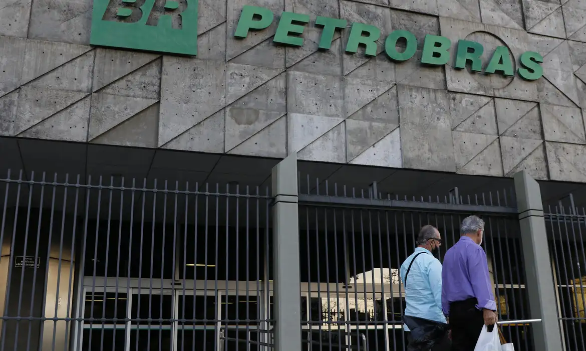 No momento, você está visualizando Petrobras aprova adesão ao programa do governo para baratear diesel