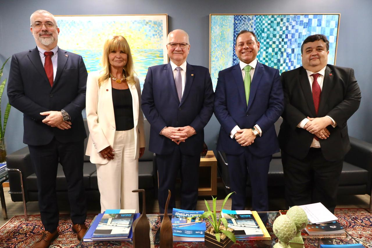 No momento, você está visualizando Carta de Manaus é entregue ao Presidente do Supremo Tribunal Federal e propõe diretrizes para fortalecer a Segurança Pública no Amazonas