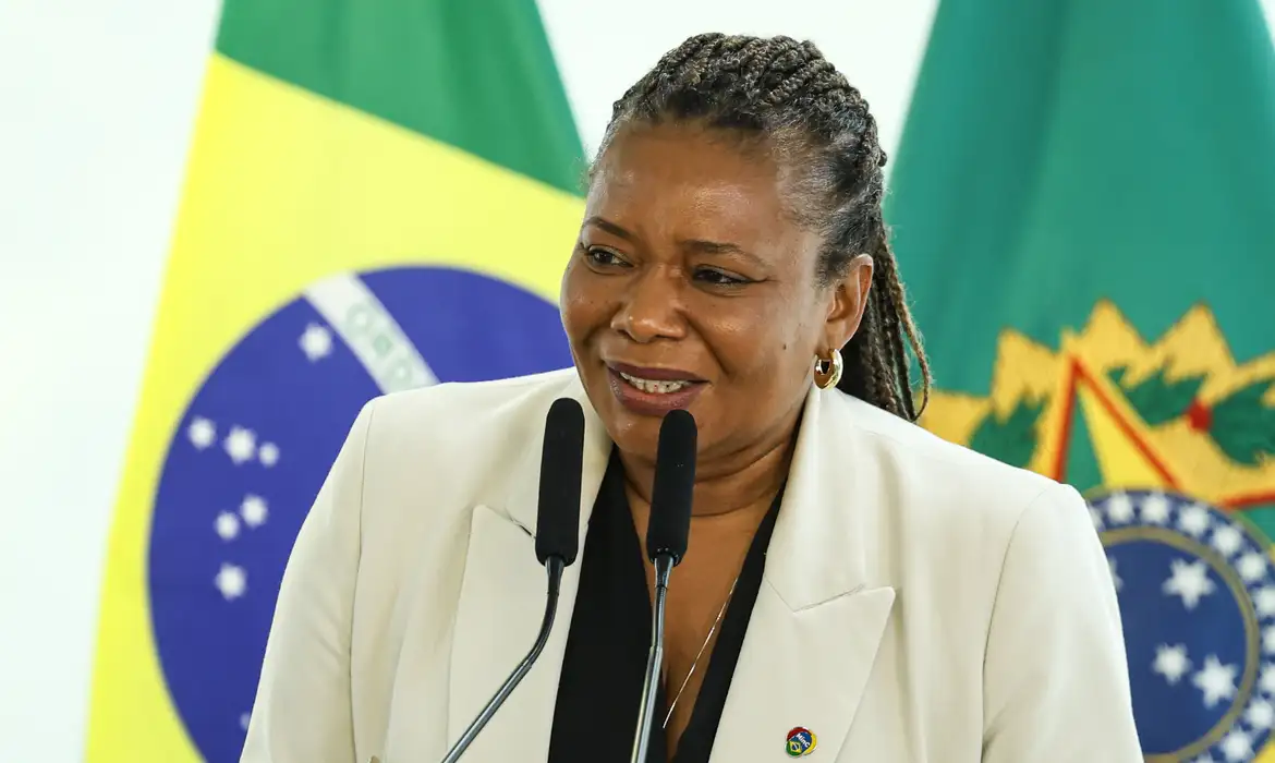 No momento, você está visualizando Ministra da Cultura defende investimento em arte e educação