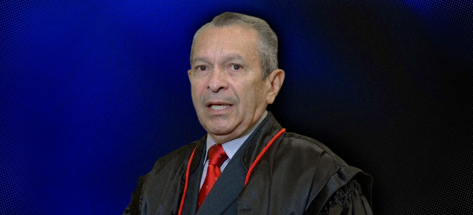 Ex-desembargador do AM condenado por estupro se entrega à polícia em Manaus