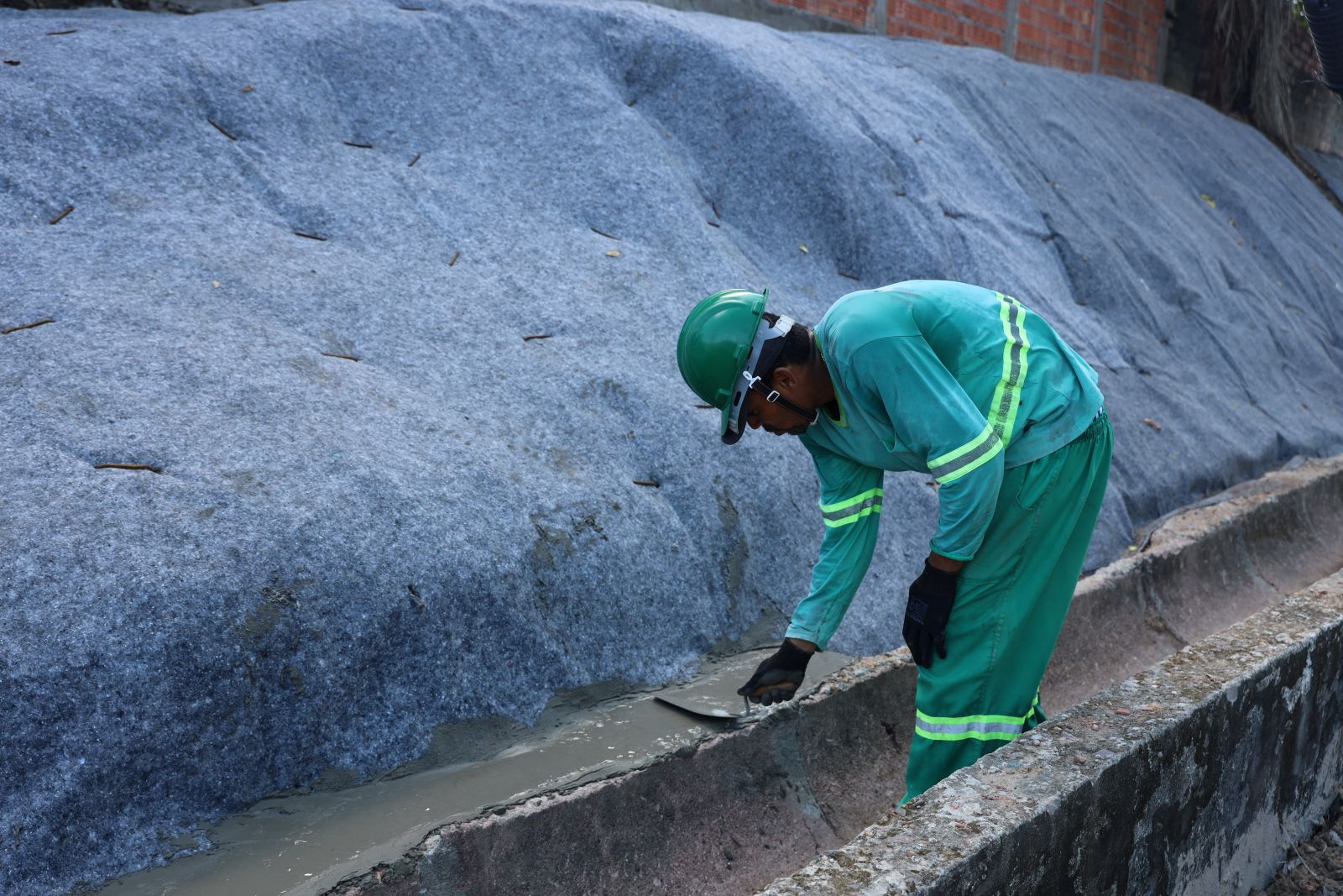No momento, você está visualizando Prefeitura de Manaus avança com obra de contenção na avenida Mário Ypiranga Monteiro, que já atinge 65% de execução do projeto 