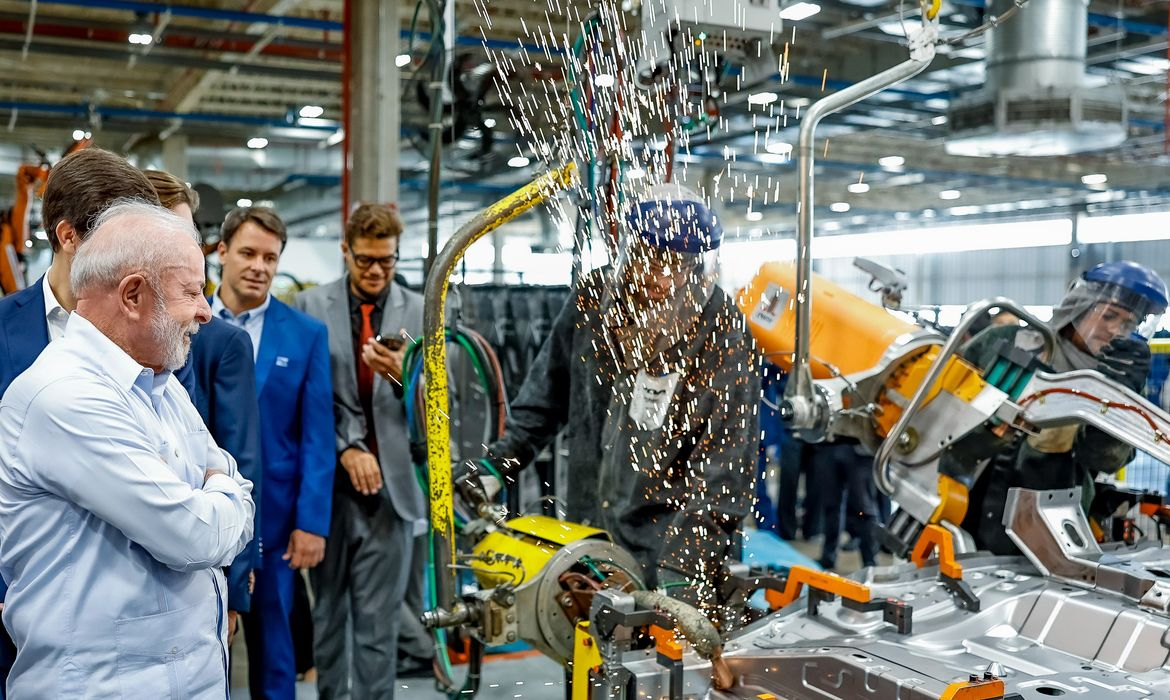 No momento, você está visualizando Lula diz que aumento do preço dos combustíveis é injustificável