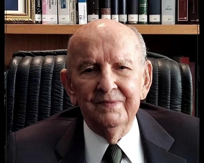 No momento, você está visualizando Morreu nesta segunda-feira (2/3), aos 99 anos o advogado, professor e promotor de Justiça aposentado Fernando da Costa Tourinho Filho