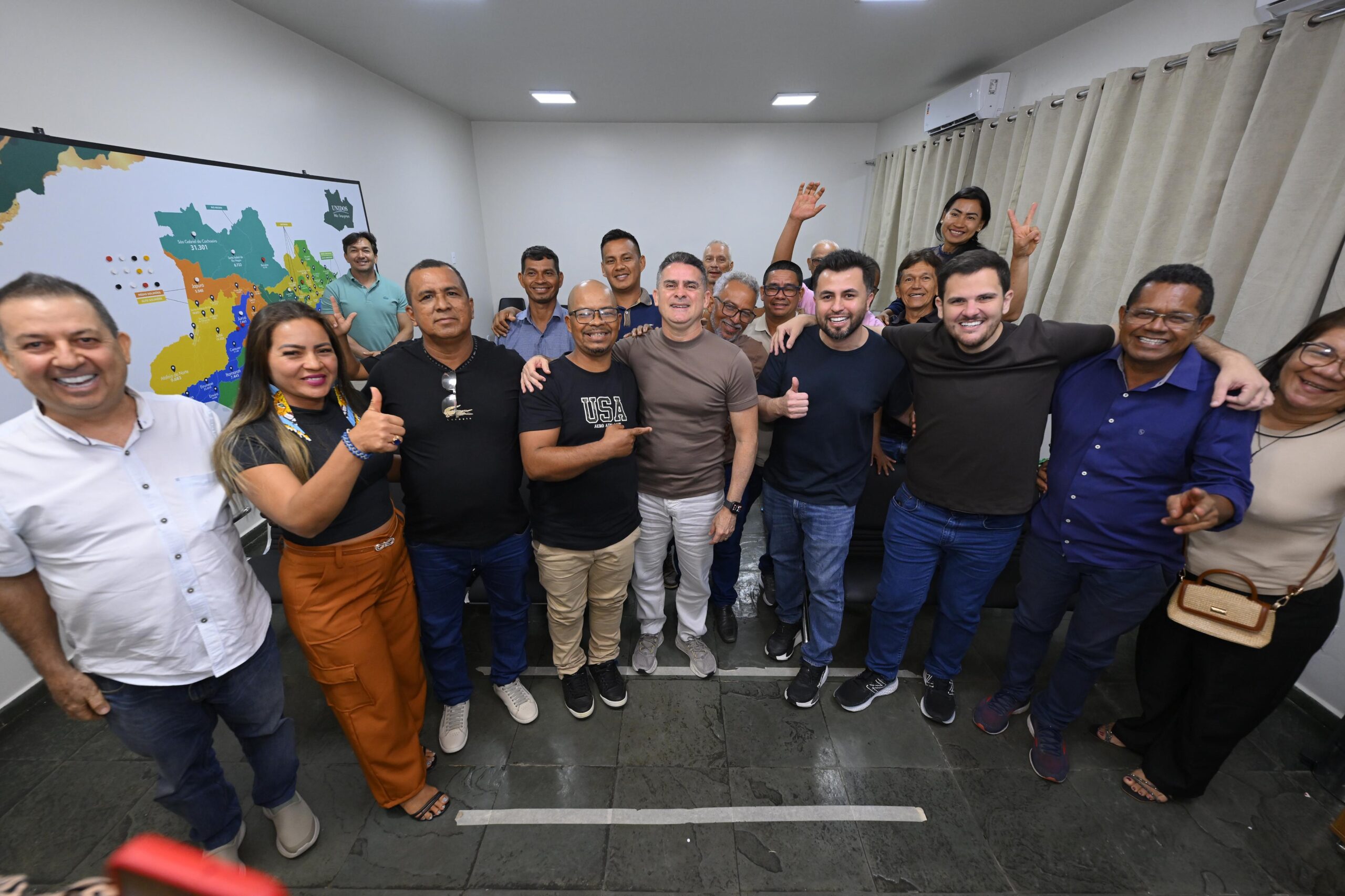 No momento, você está visualizando Articulação Política: Demandas de Alvarães são pauta em reunião com David Almeida