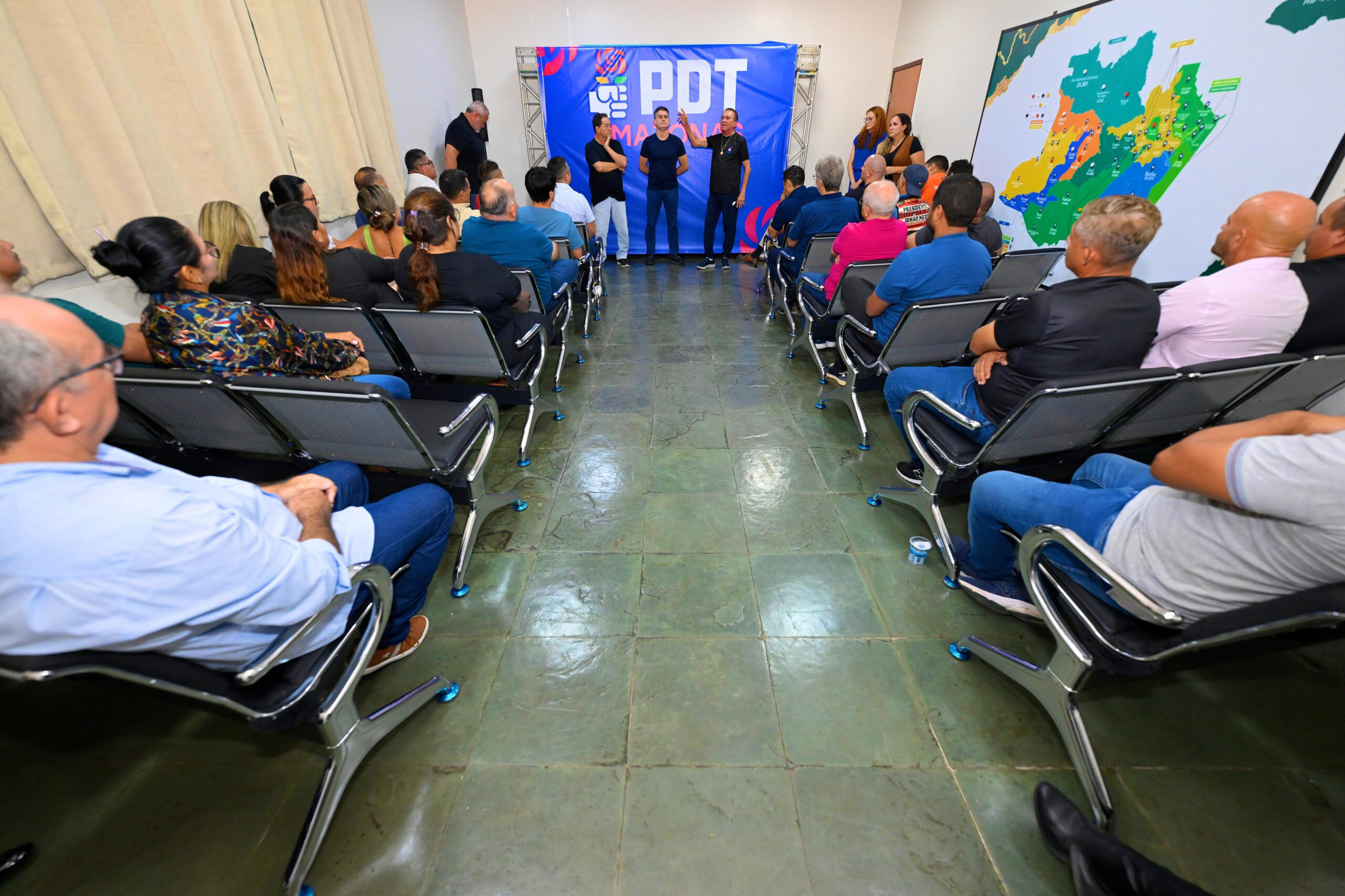 No momento, você está visualizando David Almeida reúne nominata do PDT e amplia base para disputa estadual no Amazonas