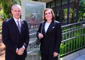 Leia mais sobre o artigo Yara Lins acompanha ascensão feminina na presidência do TRF-1 em Brasília