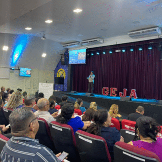 Manaus mobiliza gestores para fortalecer o ensino de jovens e adultos como direito constitucional