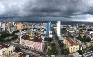 Leia mais sobre o artigo Sol e temporal em minutos: Por que o clima de Manaus é tão imprevisível?