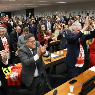 HISTÓRICO: Câmara aprova PEC que acaba com a escala 6×1 e trabalhadores ganham dois dias de folga por semana