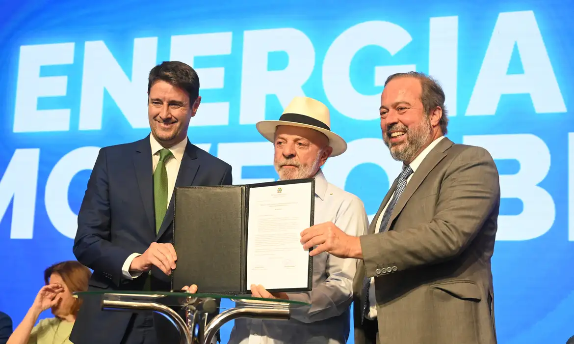 Setor elétrico: Governo formaliza novos contratos de distribuição com foco em rigor e investimentos de R$ 130 bi