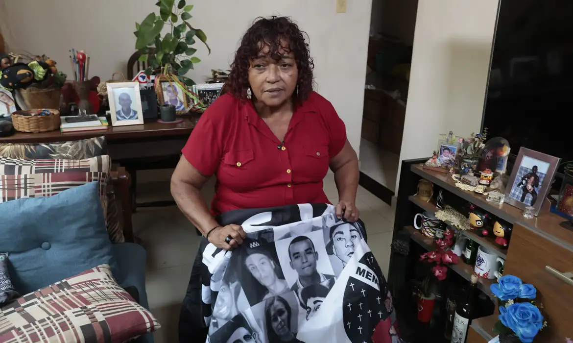 No momento, você está visualizando Duas décadas de silêncio: O luto interrompido de Débora e a luta das Mães de Maio