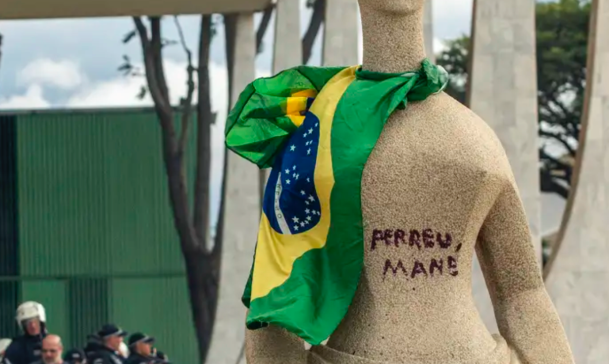 No momento, você está visualizando STF: Moraes mantém suspensão de nova lei penal e nega recurso de condenada pelo 8/1