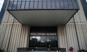 Leia mais sobre o artigo Boletim Focus: Mercado eleva projeções de inflação e juros para 2026; PIB e câmbio seguem estáveis
